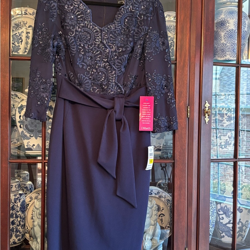 Alex Evenings Sequin Embroidery Cocktail Sheath dress, navy size 12.